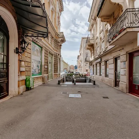 Black & White 公寓