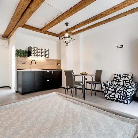 Apartment Black & White *