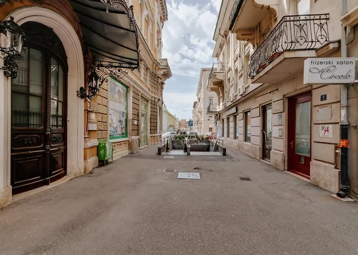 Black & White 公寓