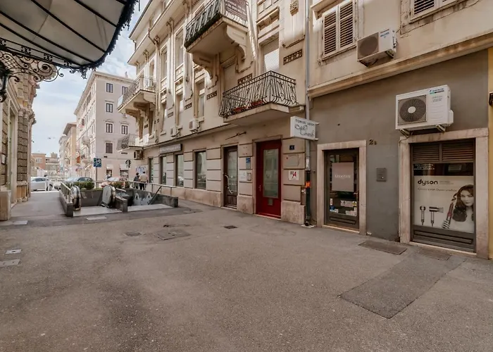 Black & White 公寓 *