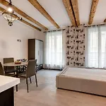 Black & White Apartman